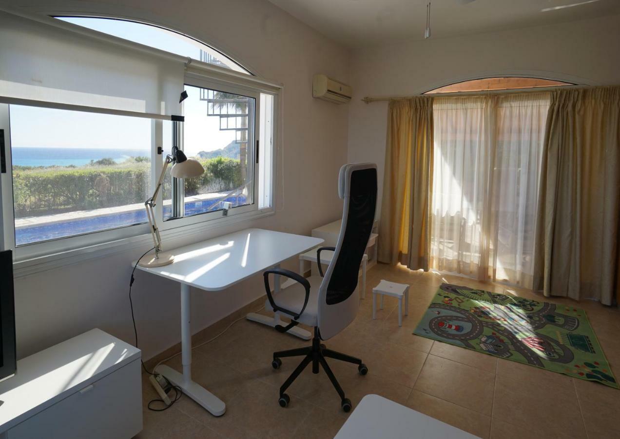 Unforgettable Family Escape - Cliffside Villa With Panoramic Sea Views And Kid-Friendly Private Pool Pissouri Exterior photo